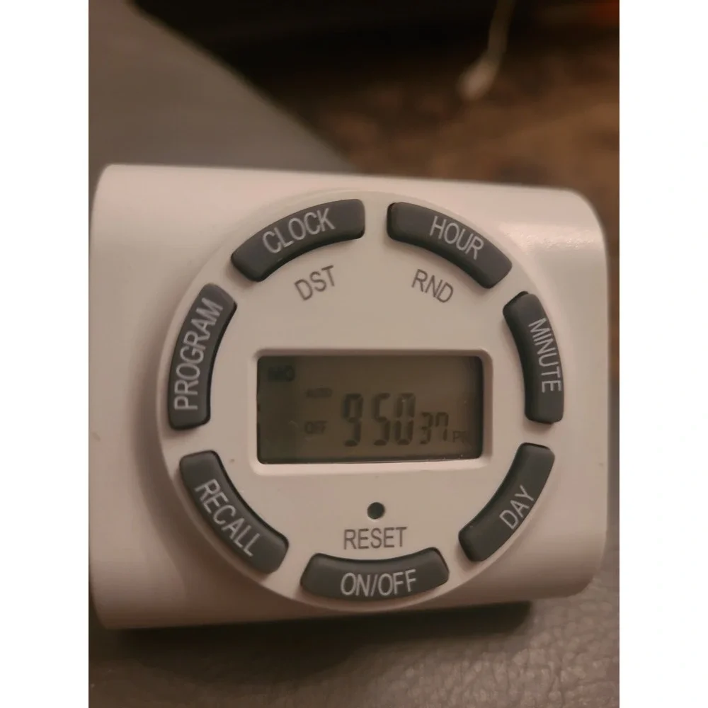 Defiant‎ 15 Amp 7-Day Indoor Plug-In Digital Polarized Timer White 49809DI